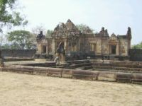 Dateiname : Prasat_Hin_Muang_Tam_Isaan_09.jpg
Dateigröße : 44KB
Abmessungen : 640x480
hinzugefügt am : 20.Januar 2010 Prasat_Hin_Muang_Tam_Isaan_09.jpg